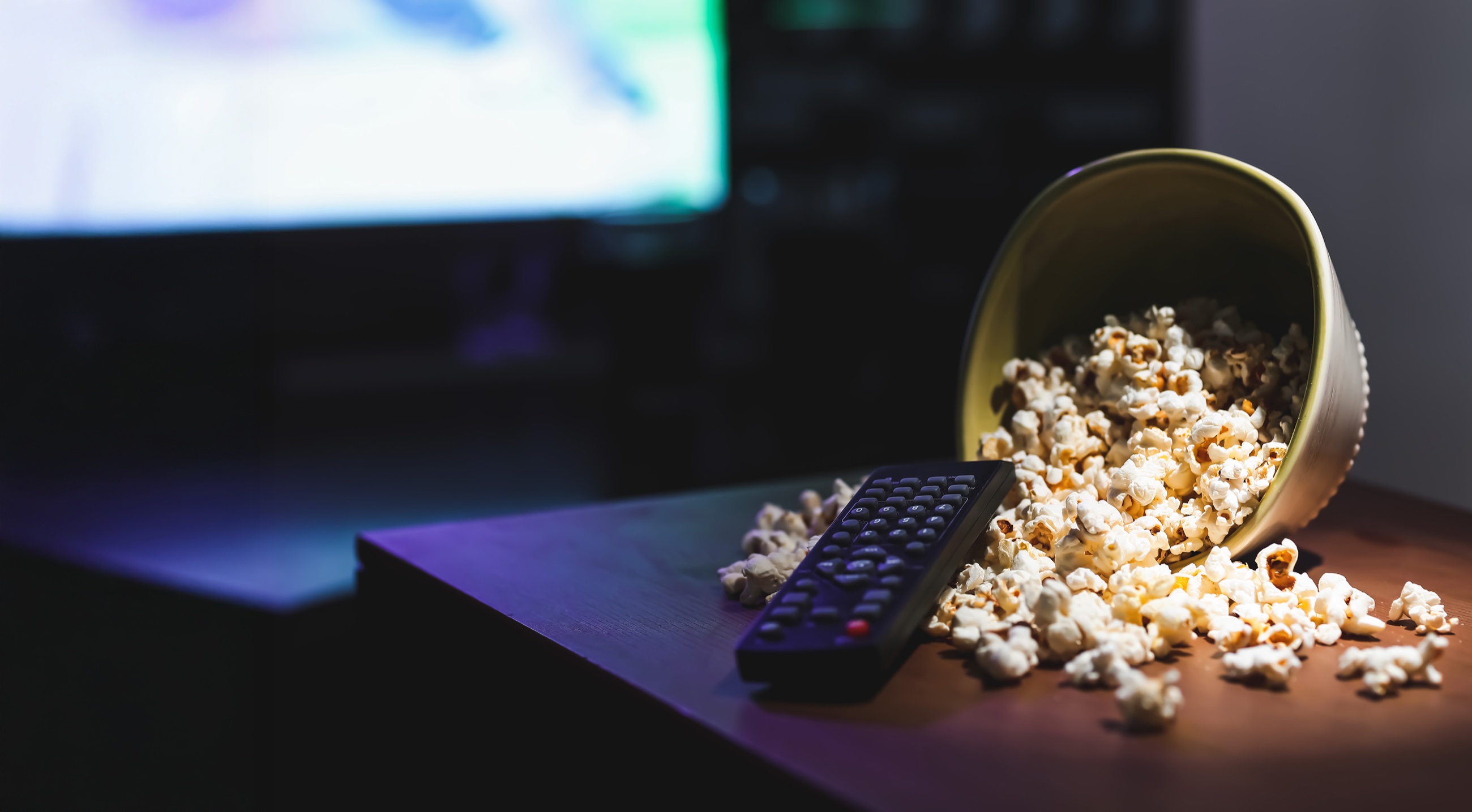 Popcorn i pilot przygotowane na film